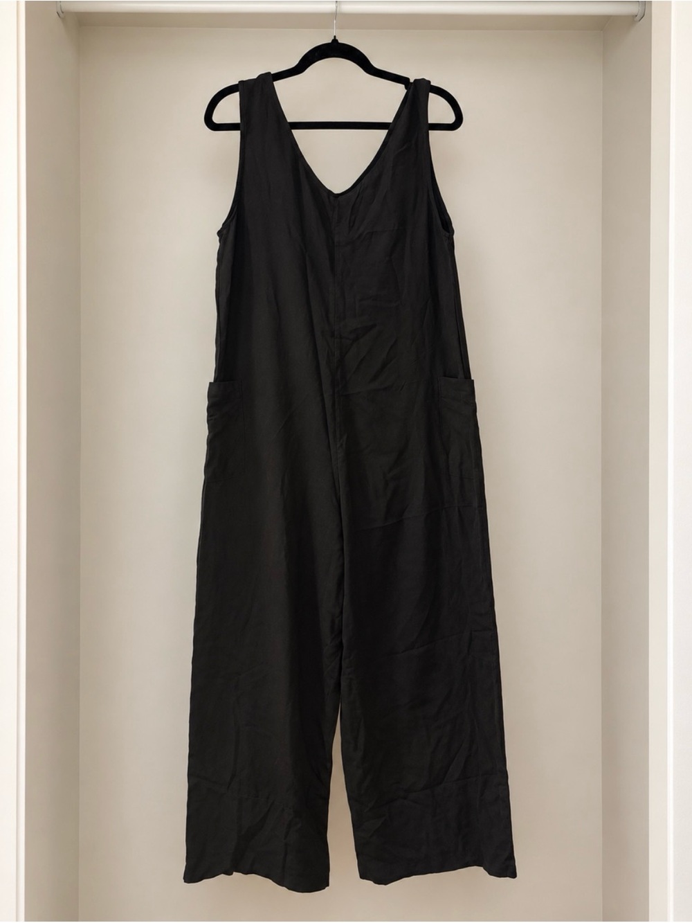 Sleeveless Black Wide-Leg Jumpsuit with Pockets